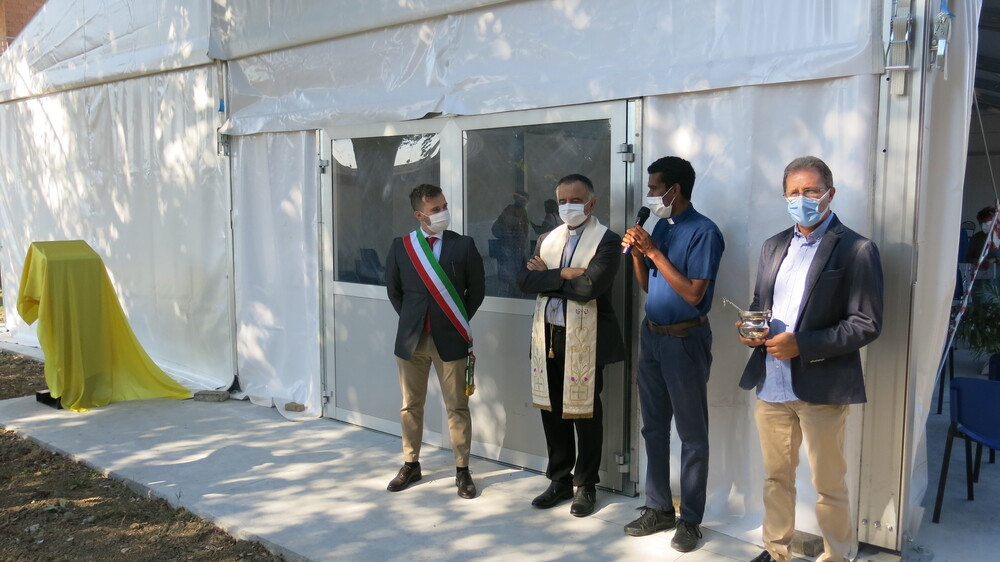 A Fossoli inaugurata la nuova tensostruttura alla presenza del vescovo Erio Castellucci