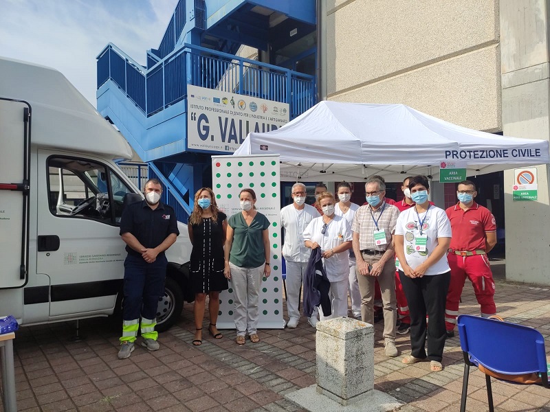 Tappa al Vallauri per il Camper dell’Ausl: 21 vaccinati stamattina