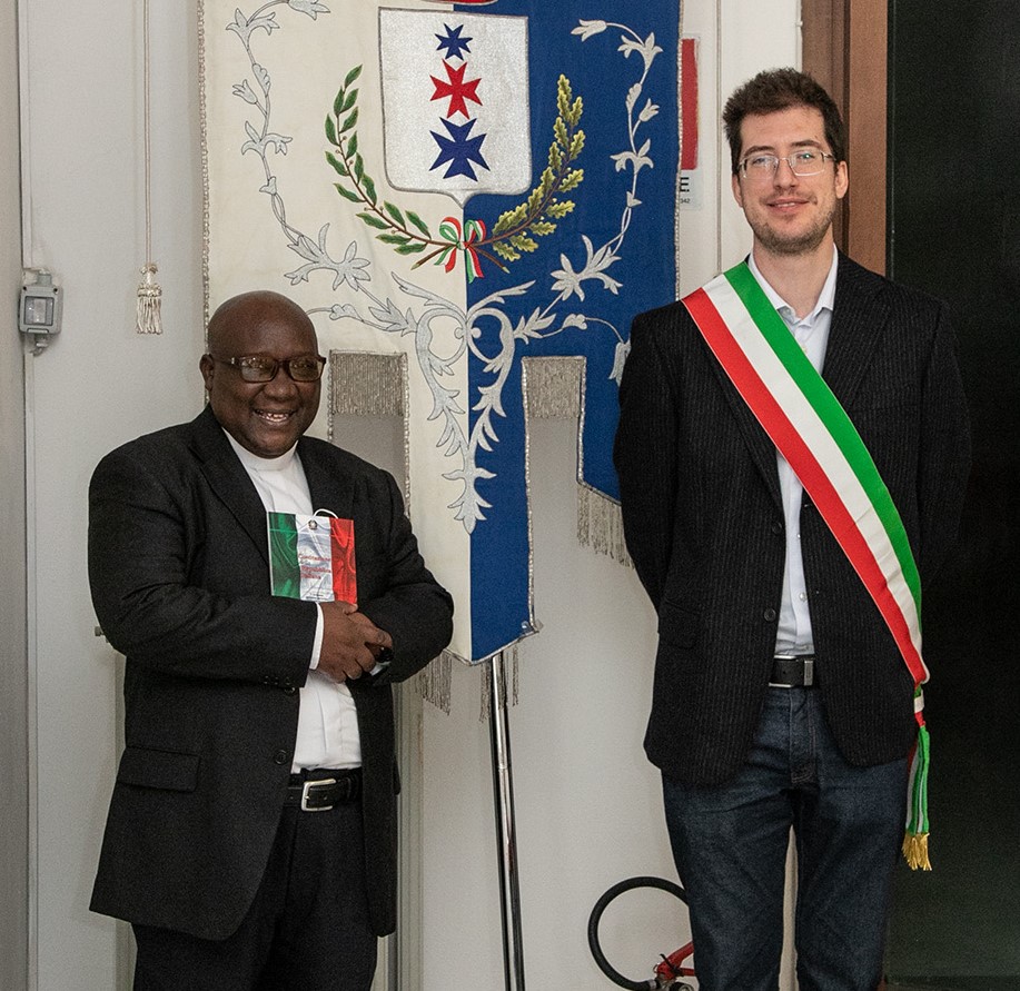 Rolo, cittadinanza italiana per don Vianney Munyaruyenzi