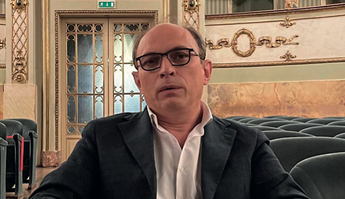 “Tutto Finto Tutto Vero” si (ri)alza il sipario