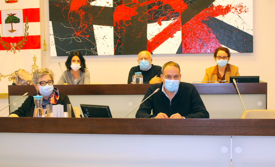 Rifinanziato “Trame d’argento”: altri 250.000 euro per anziani in attesa di entrare in CRA