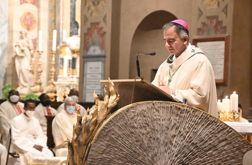 Il vescovo Erio Castellucci ha presieduto la santa messa del giorno di Pasqua nella Cattedrale di Carpi