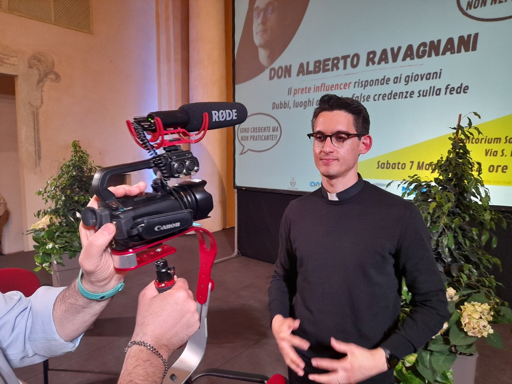 I giovani, la fede e i social: le risposte di don Ravagnani
