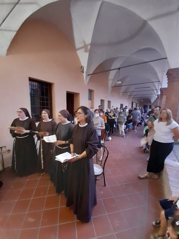 Carpi. La veglia per la professione di Suor Gloria Betel