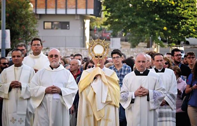 Mons. Castellucci ha concluso la Via Lucis
