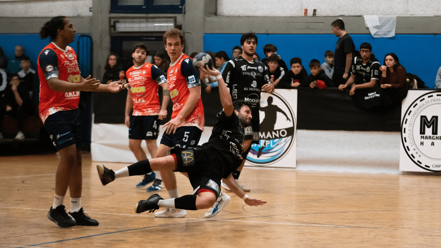 Pallamano, il Carpi si sblocca. Al Vallauri i bianconeri piegano Romagna 28-25