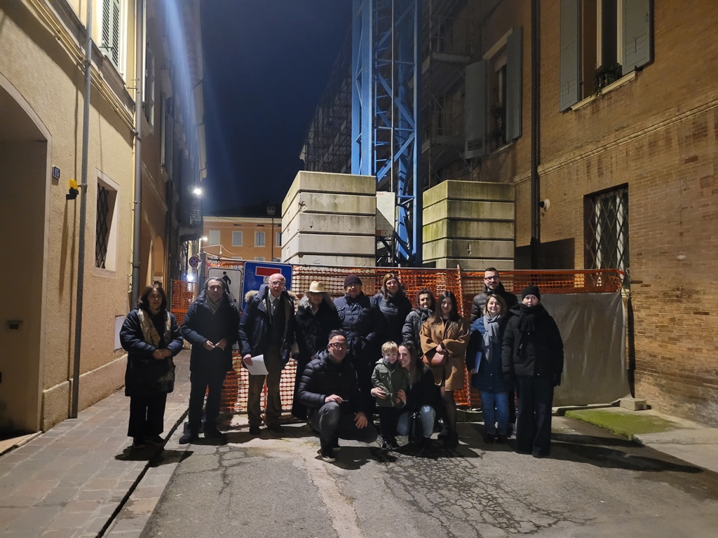 Viabilità e dignità in via Ciro Menotti: nasce il Comitato