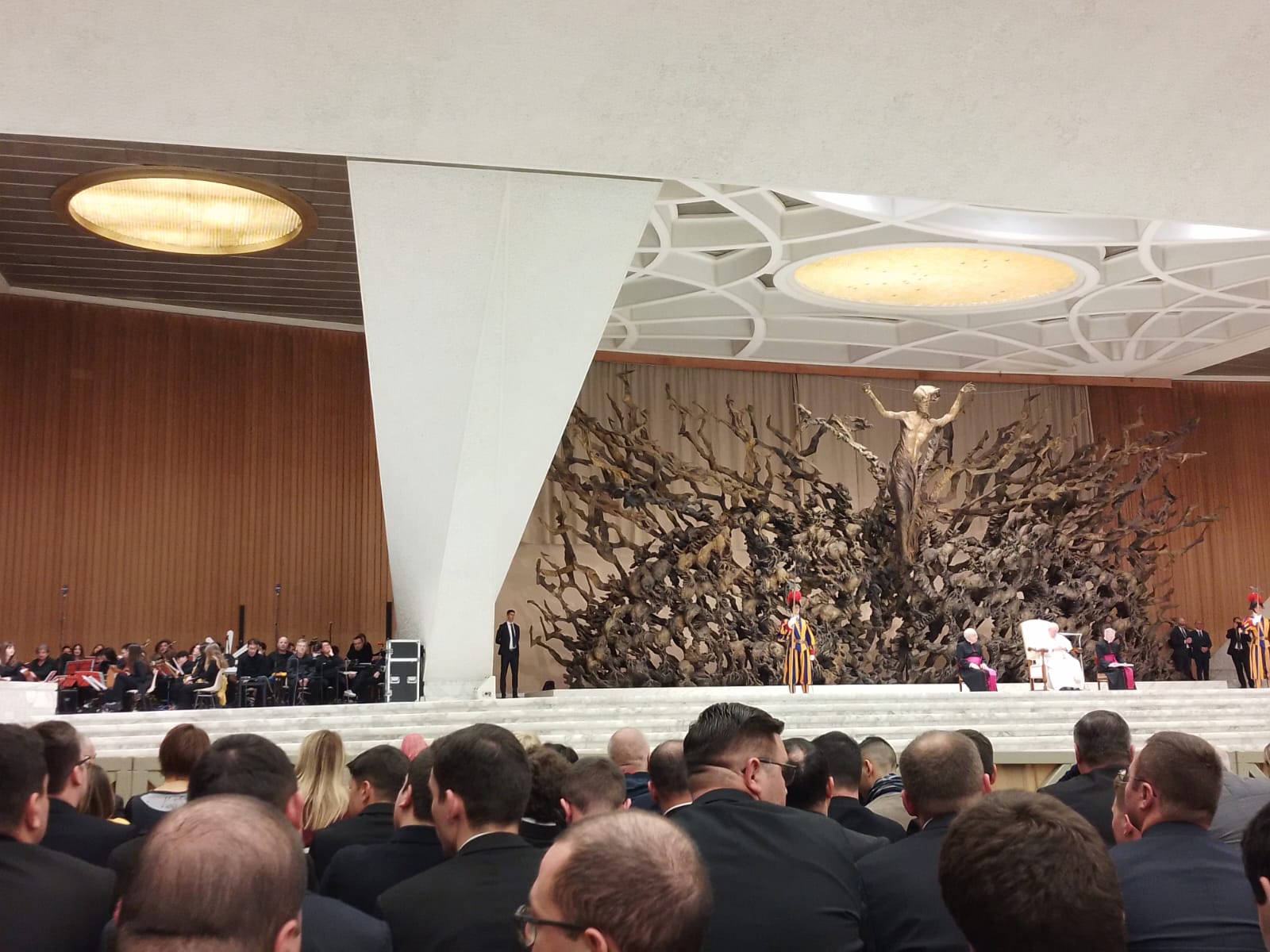 Papa Francesco saluta e ringrazia i giovani musicisti carpigiani