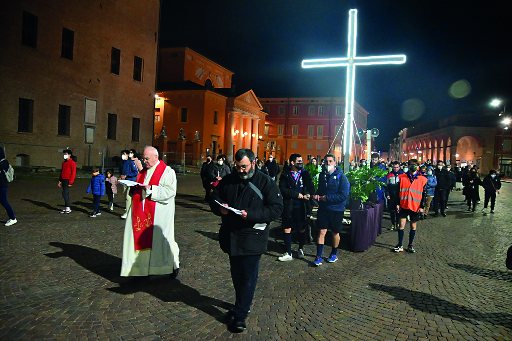 Via crucis cittadina e preghiera per la pace