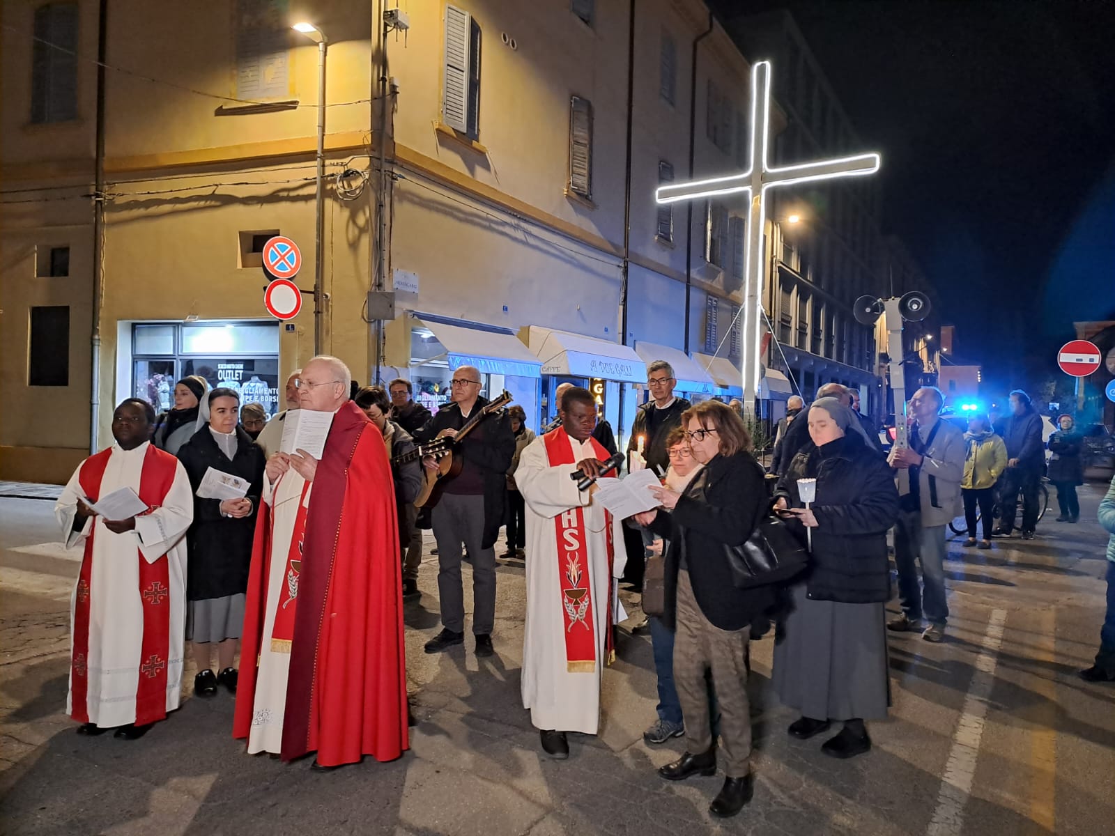 Via Crucis cittadina e preghiera per la pace