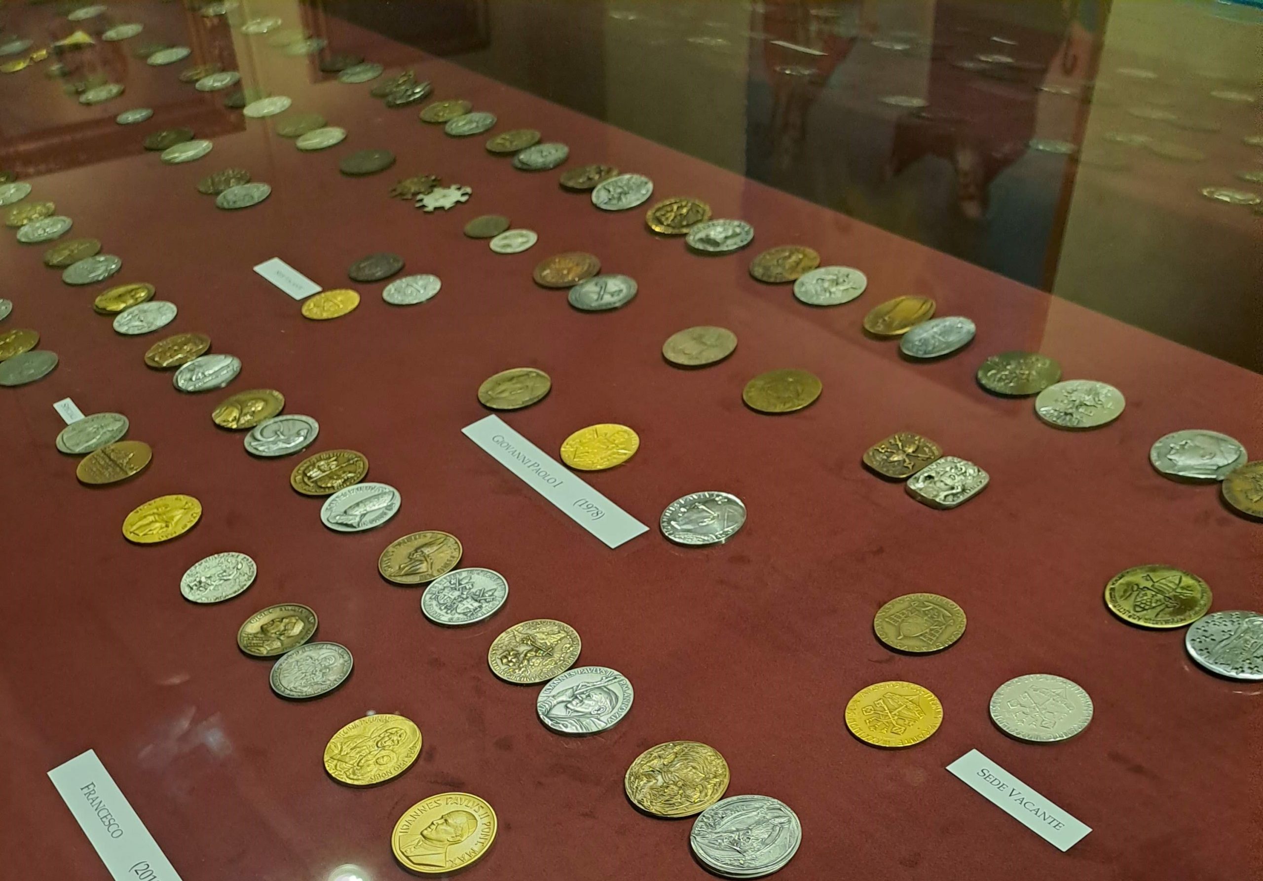 Museo diocesano, visite guidate alla mostra di medaglie papali