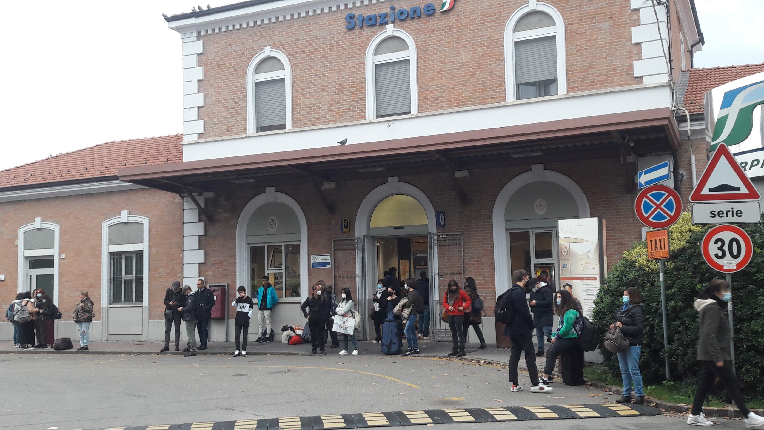 Restyling al piazzale della stazione ferroviaria