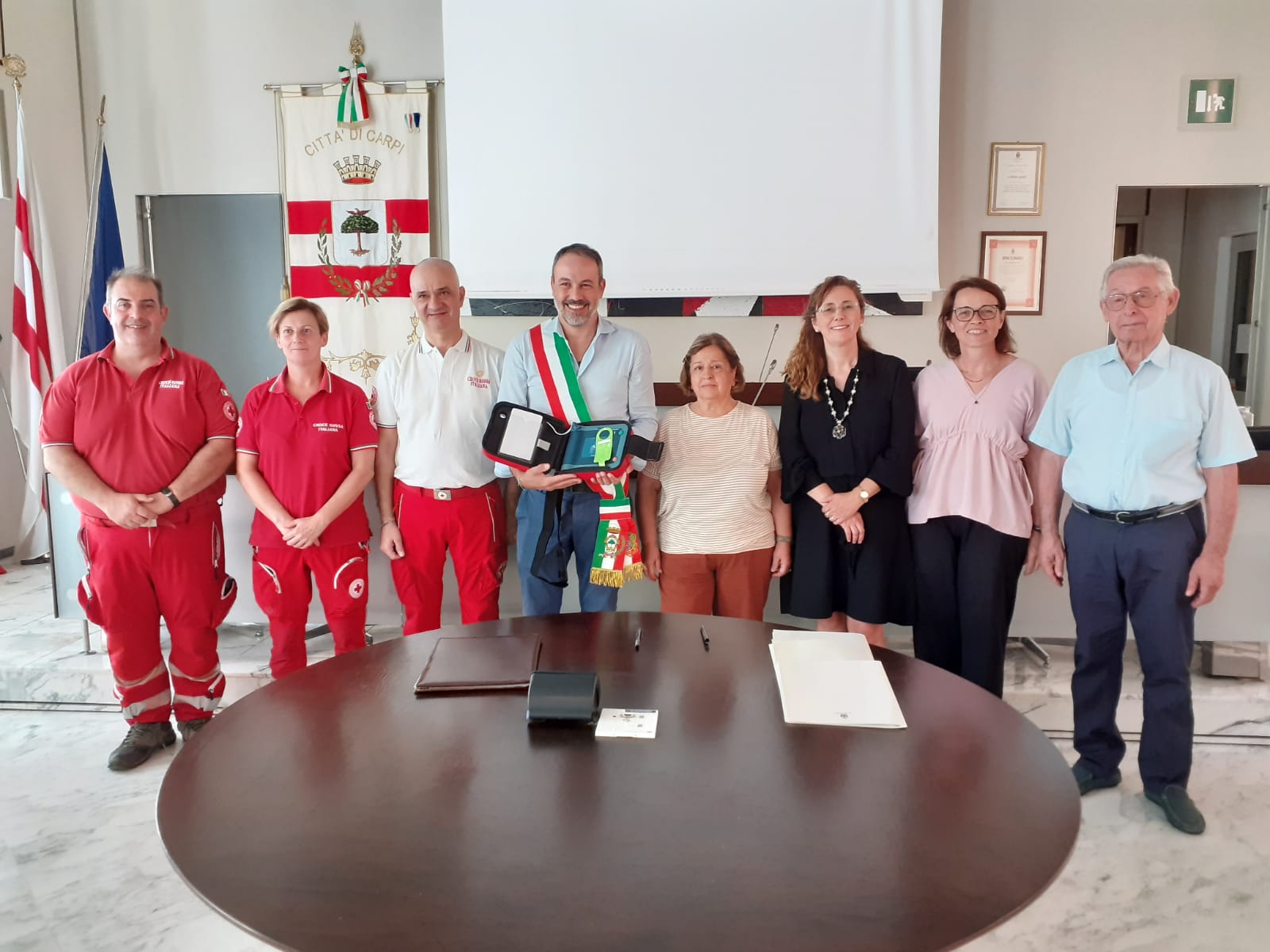 CRI, Rotary e famiglia Degli Innocenti donano tre defibrillatori