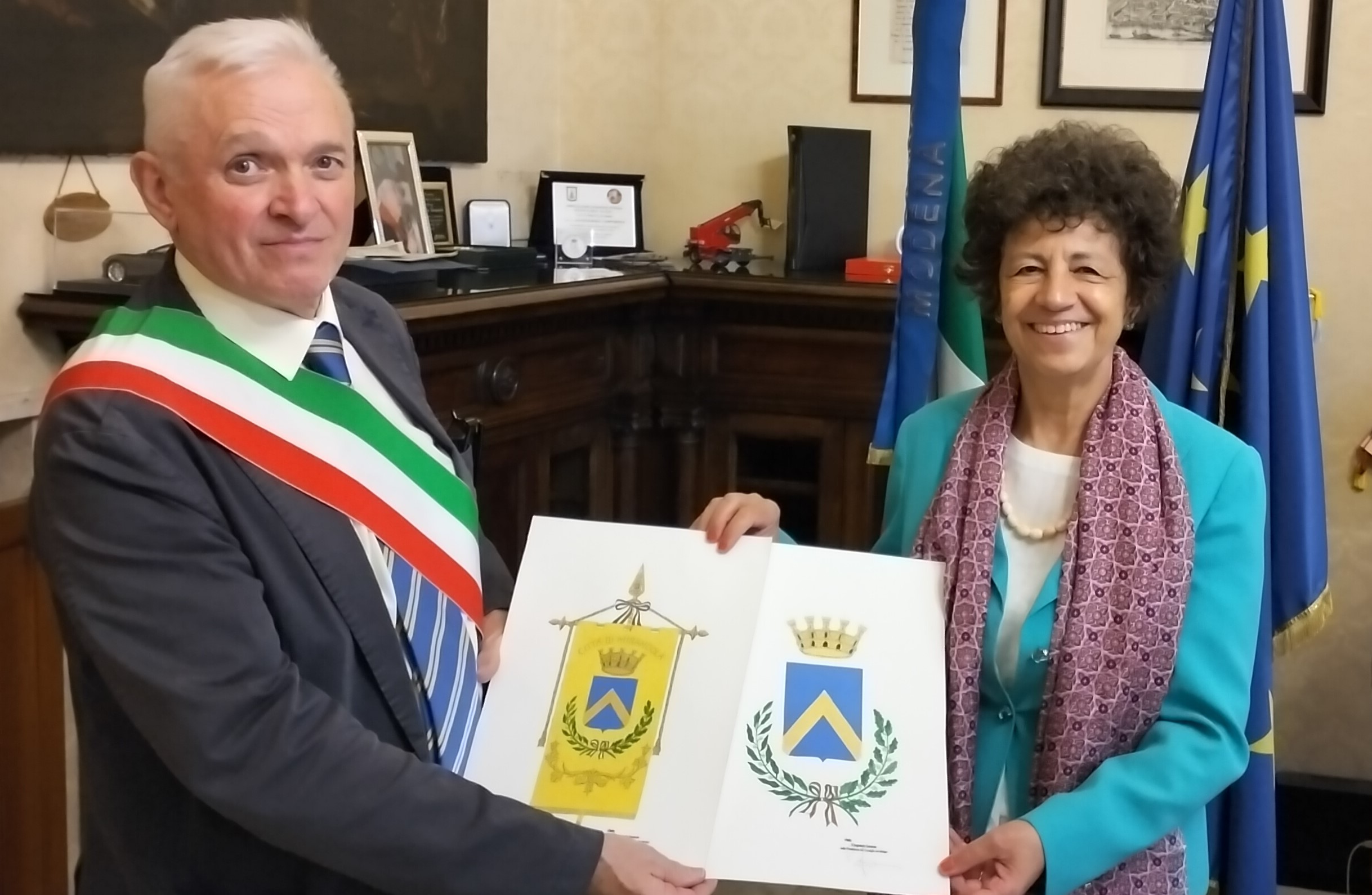 Prefettura, stemma e gonfalone della città consegnati al Sindaco di Mirandola