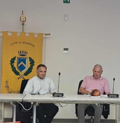 Mirandola – Il vescovo Erio ha incontrato il Sindaco e gli amministratori della città