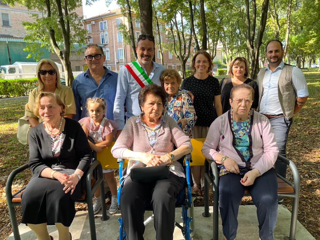 Una panchina “per tutti” al parco della Rimembranze