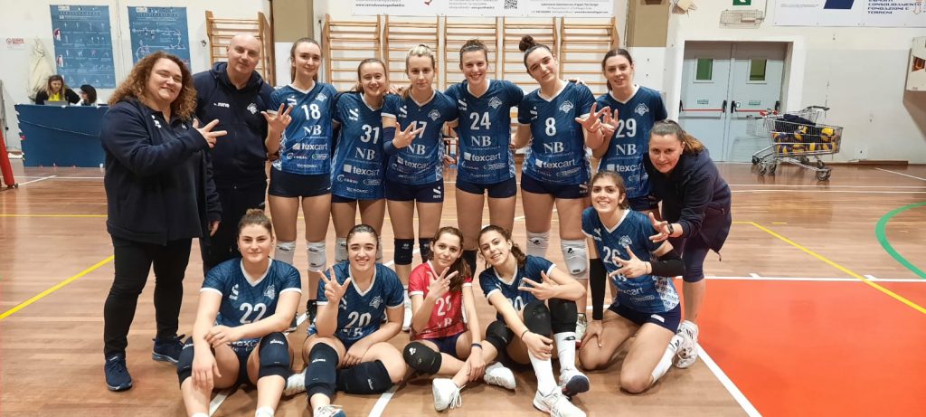 Attrezzatura da allenamento per pallavolo regolabile con cintura da