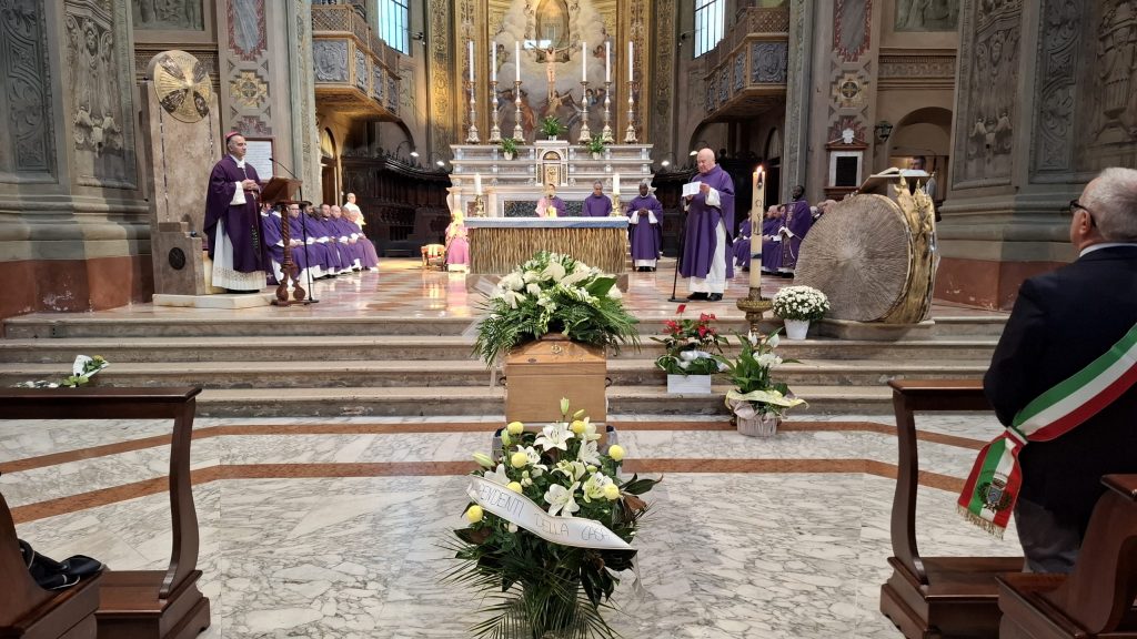 L'ultimo saluto a don Aleardo: quando un pastore diventa storia di una comunità