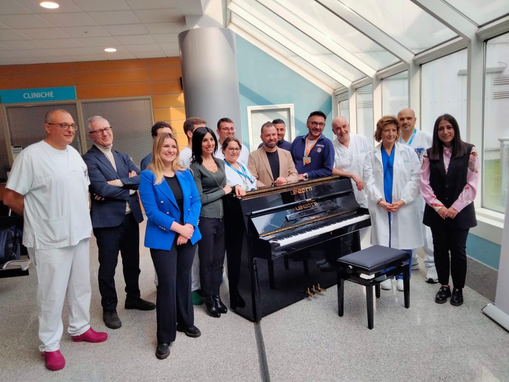 Un pianoforte per curare l'anima: la musica arriva in ospedale